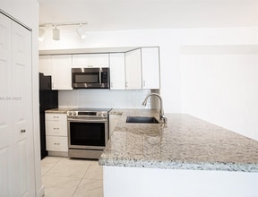 777 SW 111th Way in Pembroke Pines, FL - Building Photo - Building Photo