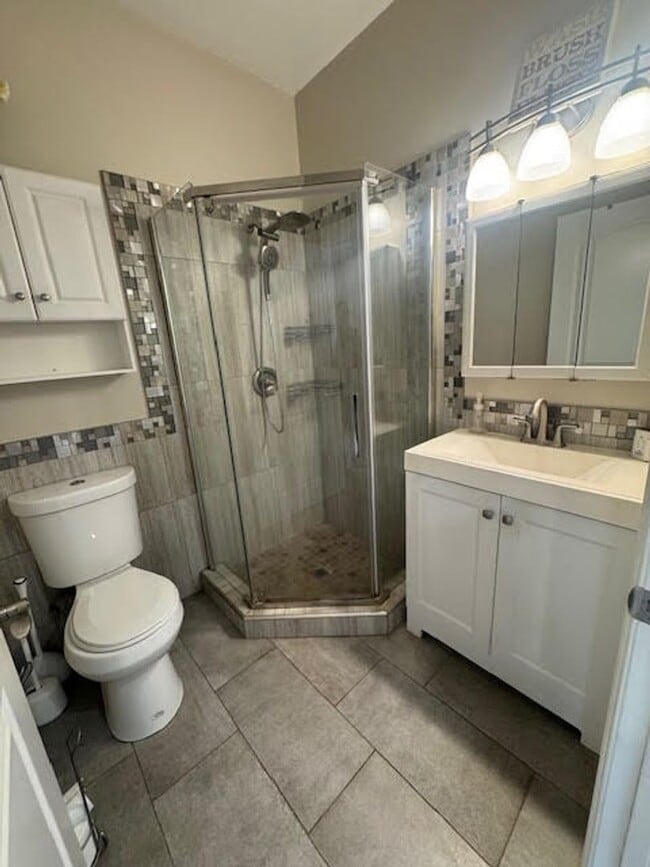 617 N Bonnie Beach Pl in Los Angeles, CA - Building Photo - Building Photo