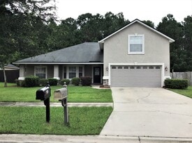 2469 Royal Pointe Dr in Green Cove Springs, FL - Building Photo