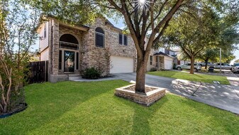 638 Coral Harbor in San Antonio, TX - Building Photo