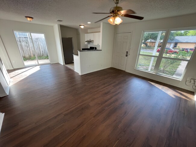 8826 Meadow Trace St in San Antonio, TX - Building Photo - Building Photo