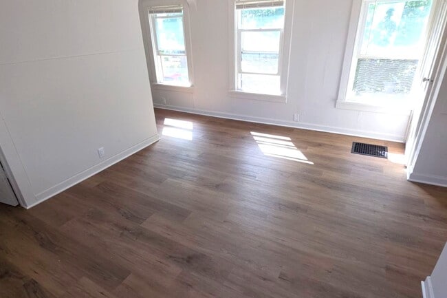 property at 427 N 3rd St