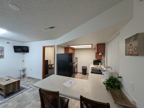 605 Flora St, Unit Apartment in Prescott, AZ - Building Photo - Building Photo