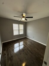 10450 S Maryland Ave, Unit Unit 2 in Chicago, IL - Building Photo - Building Photo