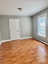 273 Belmont St, Unit 2 in Manchester, NH - Foto de edificio - Building Photo