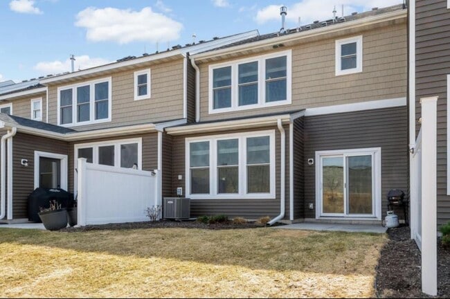 5318 94th Ln N in Brooklyn Park, MN - Building Photo - Building Photo