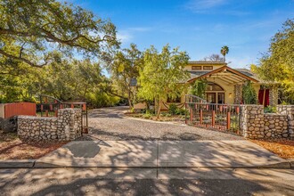 107 W Aliso St in Ojai, CA - Building Photo - Building Photo