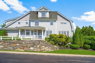 402 Waterview Dr in Poughkeepsie, NY - Building Photo - Building Photo