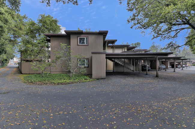 Webster Oak Apartments in Palo Alto, CA - Building Photo - Building Photo