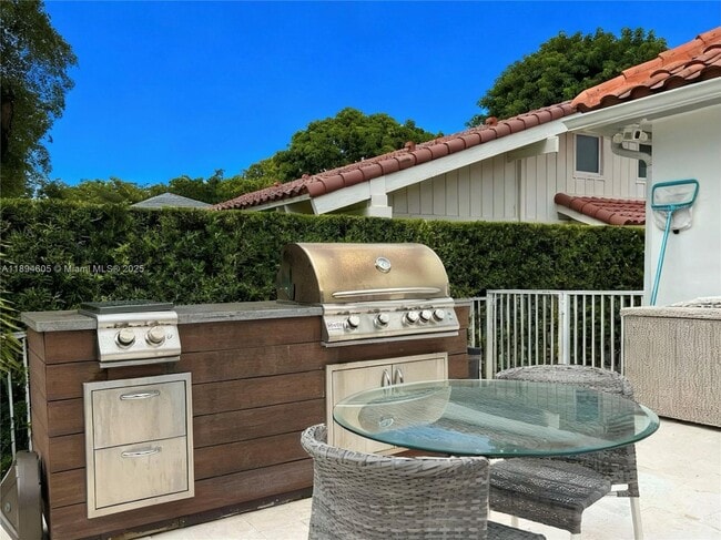 property at 4934 NW 94th Doral Pl