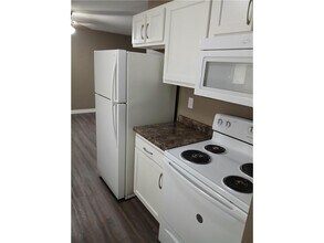 801 Pearl Ave in Marshall, MN - Building Photo - Building Photo