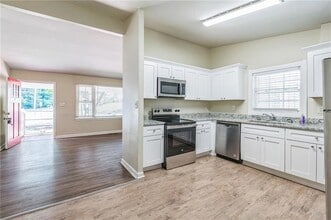 16 Bromack Dr SE in Atlanta, GA - Building Photo - Building Photo