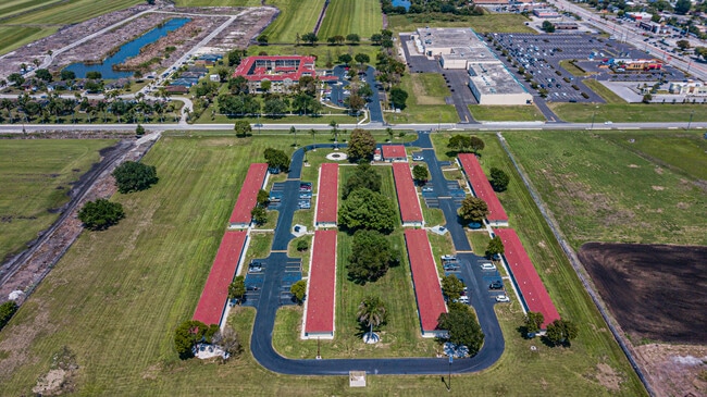 Glades Diamond 62+ Senior Living in Belle Glade, FL - Building Photo - Building Photo