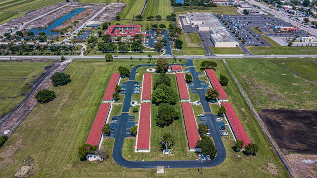 Glades Diamond 62+ Senior Living in Belle Glade, FL - Building Photo - Building Photo