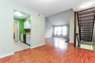 654B Woodford Ln in Yardley, PA - Building Photo - Building Photo