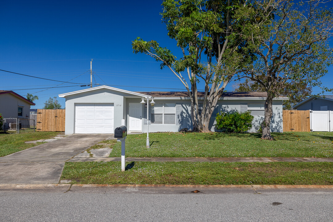 1712 Dodge Cir N in Melbourne, FL - Building Photo