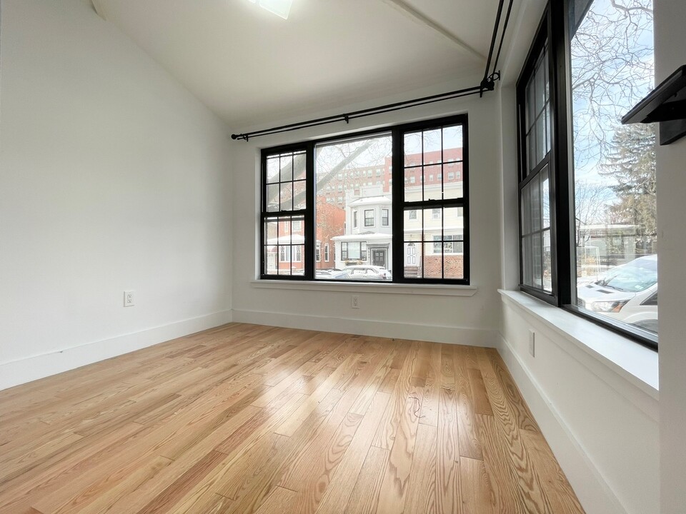 563 E 28th St, Unit 1 Duplex in Brooklyn, NY - Building Photo