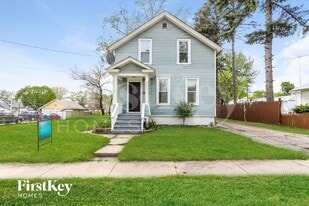 622 Monroe St in Aurora, IL - Building Photo