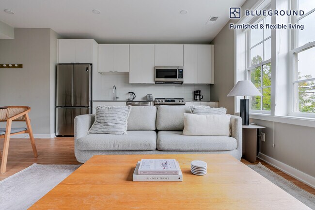 2210 Wisconsin Ave NW, Unit SI FL3-ID1126 in Washington, DC - Foto de edificio - Building Photo