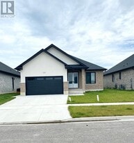 320 Stathis Blvd in Sarnia, ON - Building Photo