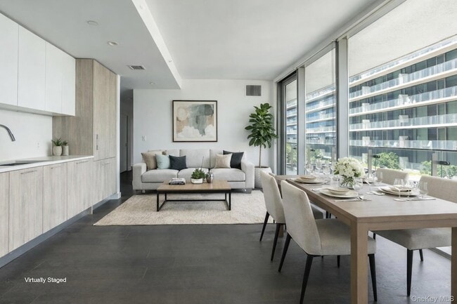 131-03 40th Rd, Unit 10A in Queens, NY - Building Photo - Building Photo