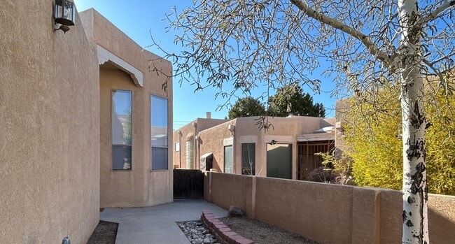 711 Tramway Pl NE in Albuquerque, NM - Building Photo - Building Photo