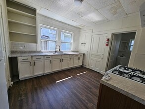 124 10th St SW-Unit -Lower in Cedar Rapids, IA - Building Photo - Building Photo