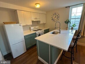 1554 N Lawrence St in Philadelphia, PA - Foto de edificio - Building Photo