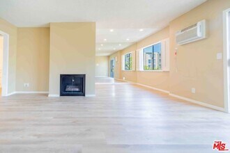 11871 Idaho Ave, Unit 8 in Los Angeles, CA - Foto de edificio - Building Photo