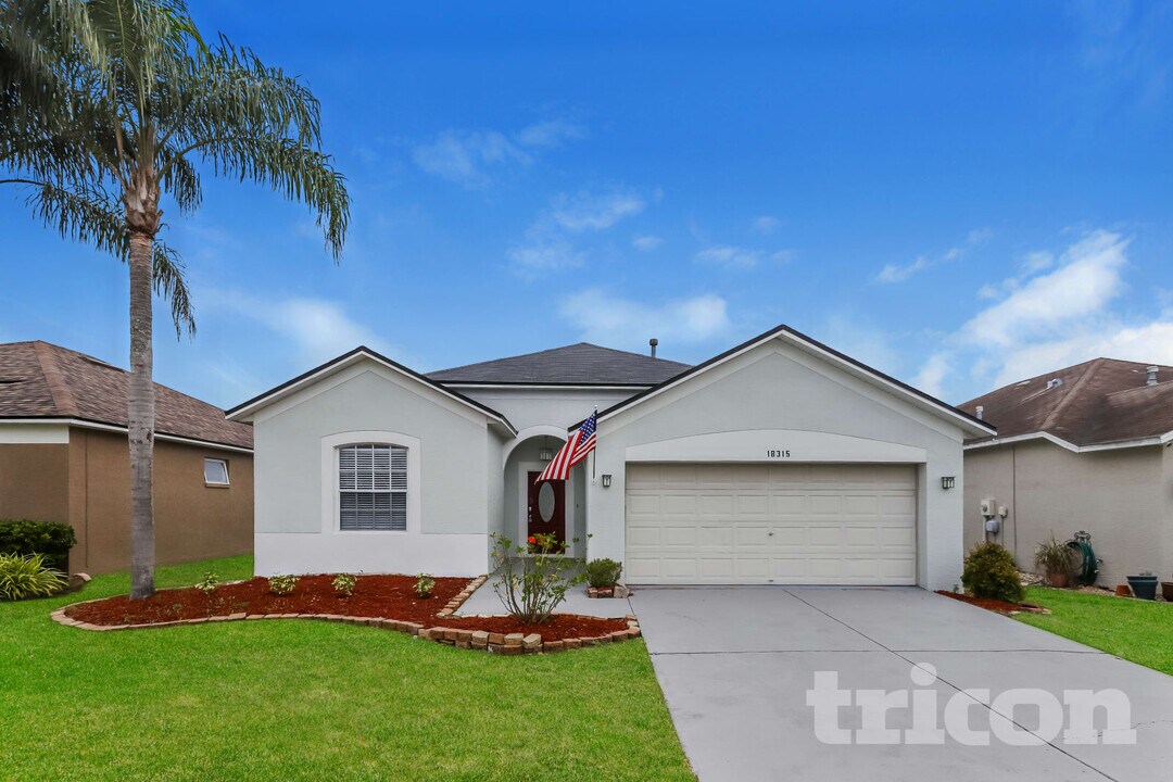 18315 Brookpark Dr in Tampa, FL - Building Photo