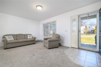 217 Highlawn Rd in Fairfield, CT - Building Photo - Building Photo