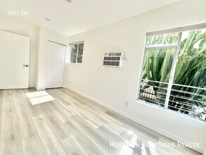 318 S Mariposa Ave in Los Angeles, CA - Foto de edificio - Building Photo