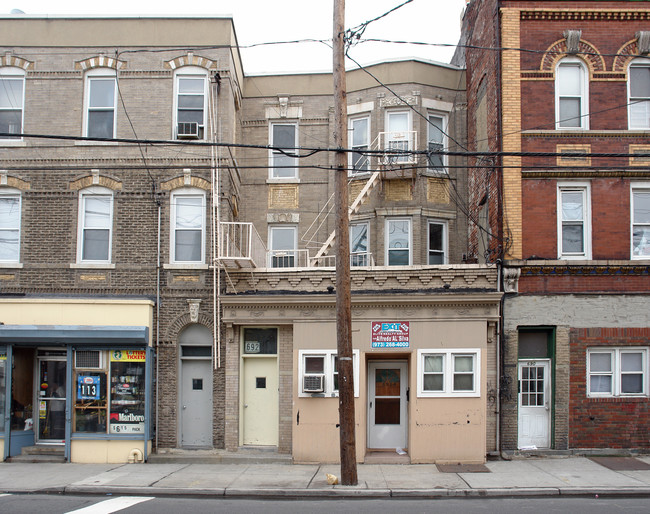 692 Summit Ave in Jersey City, NJ - Building Photo - Building Photo