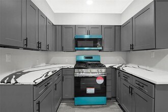 5538 Berry Creek Dr in Houston, TX - Building Photo - Building Photo