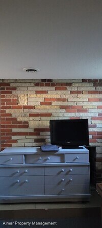 724 S Summit St photo'