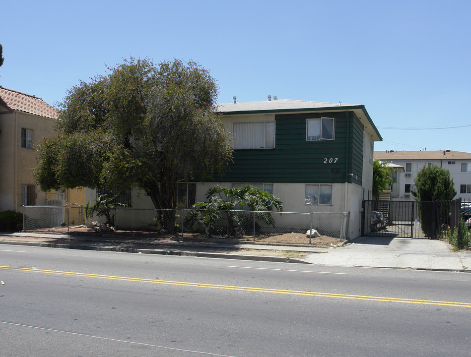 207 N Normandie Ave in Los Angeles, CA - Building Photo