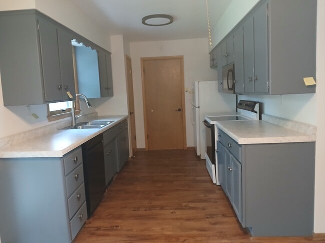 W360N7335 Brown St, Unit 7333 in Oconomowoc, WI - Building Photo - Building Photo