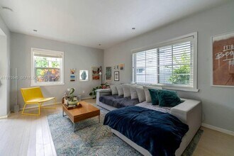 1061 Michigan Ave in Miami Beach, FL - Building Photo - Building Photo