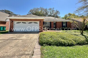 4534 Parkwood Ln E in Niceville, FL - Building Photo