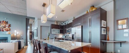 700 12th Ave S, Unit 905 in Nashville, TN - Foto de edificio - Building Photo