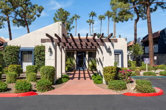 Oakridge Apartments in Phoenix, AZ - Building Photo - Building Photo