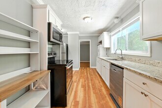 3102 W Peek Rd NW in Atlanta, GA - Building Photo - Building Photo