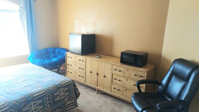 14069 Driftwood Dr in Victorville, CA - Building Photo - Building Photo