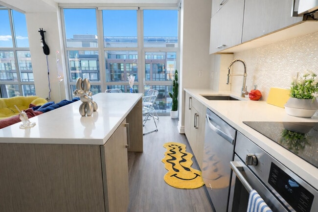 2000 14th St NW in Washington, DC - Building Photo - Building Photo