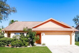 2795 Wesleyan Dr in Palm Harbor, FL - Building Photo