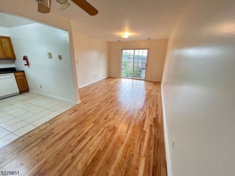 498 Avon Ave in Newark, NJ - Building Photo