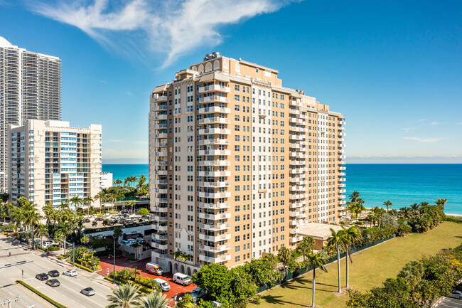 La Mer in Hallandale Beach, FL - Building Photo - Building Photo