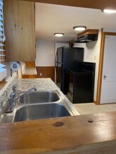 131 Shaker Rd in Enfield, CT - Foto de edificio - Building Photo