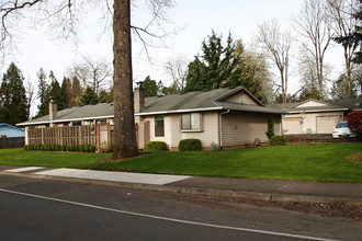 Melissa Dawn Luxury Apartments in Gresham, OR - Building Photo - Building Photo