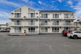 933 Ocean Blvd in Hampton, NH - Foto de edificio - Building Photo